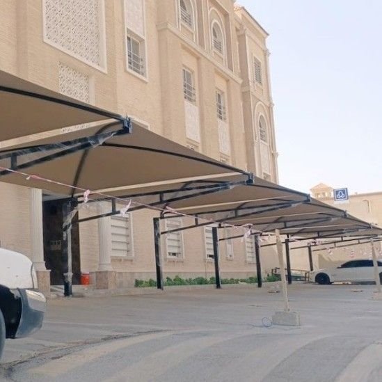 صورة توضيحية لأعمال مظلات سيارات