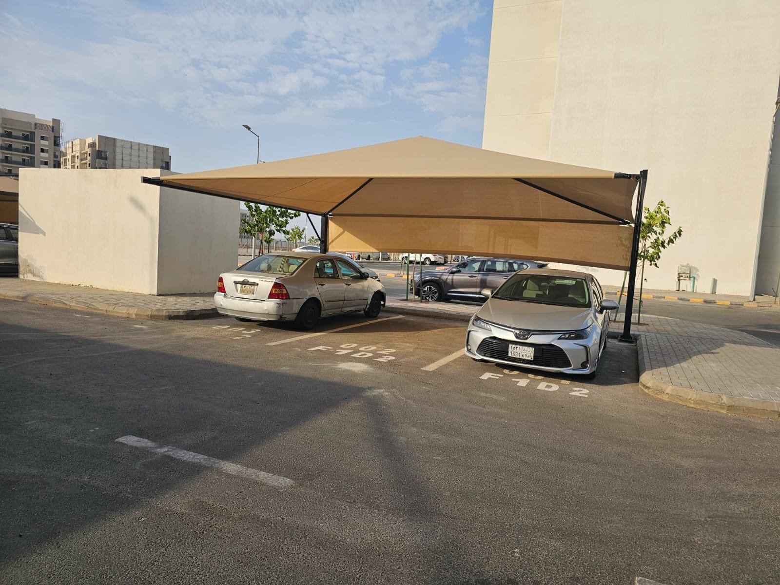 صورة توضيحية لأعمال مظلات سيارات