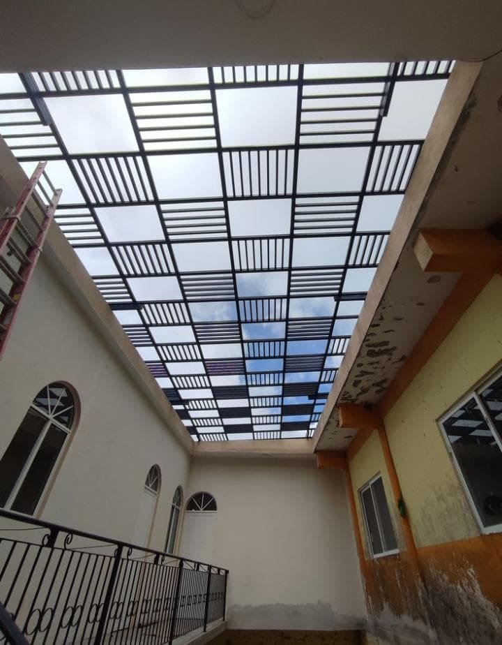 صورة توضيحية لأعمال مظلات الممرات والمداخل